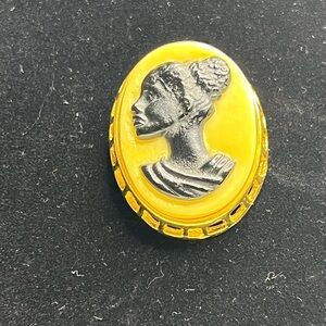 Estate Vintage African Women Blackamoor Cameo Brooch Set in Gold Color Setting